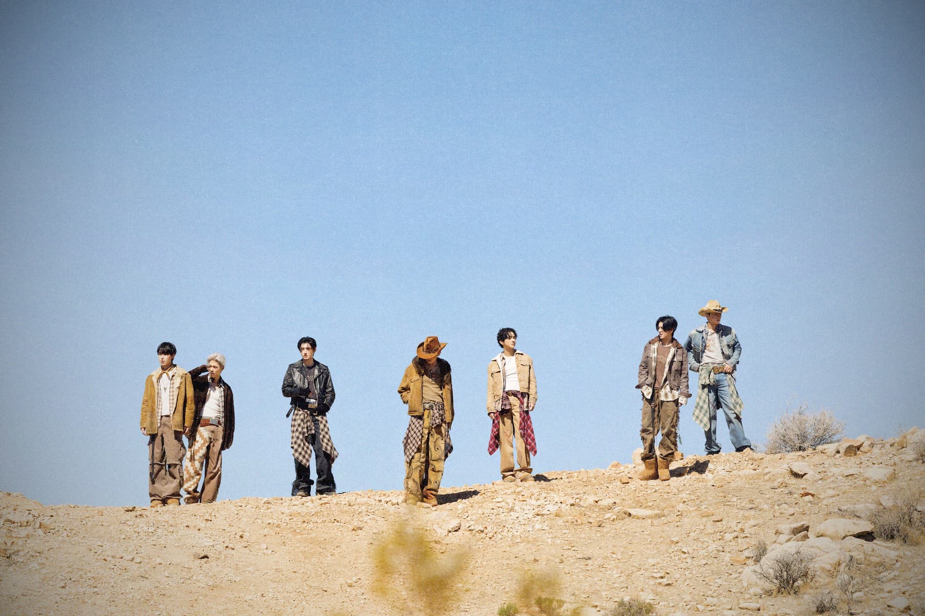 The vampire group appearing in the heart of the desert under the scorching sun