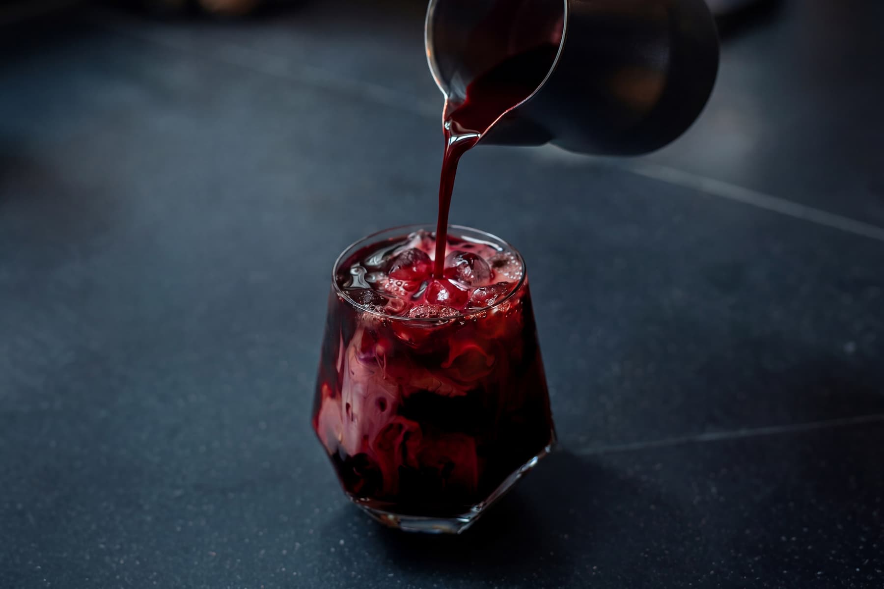 A New Lifestyle Trend Spreads Across Vampire Society… 'Blood Shot Add-On' Emerges as a Signature Example