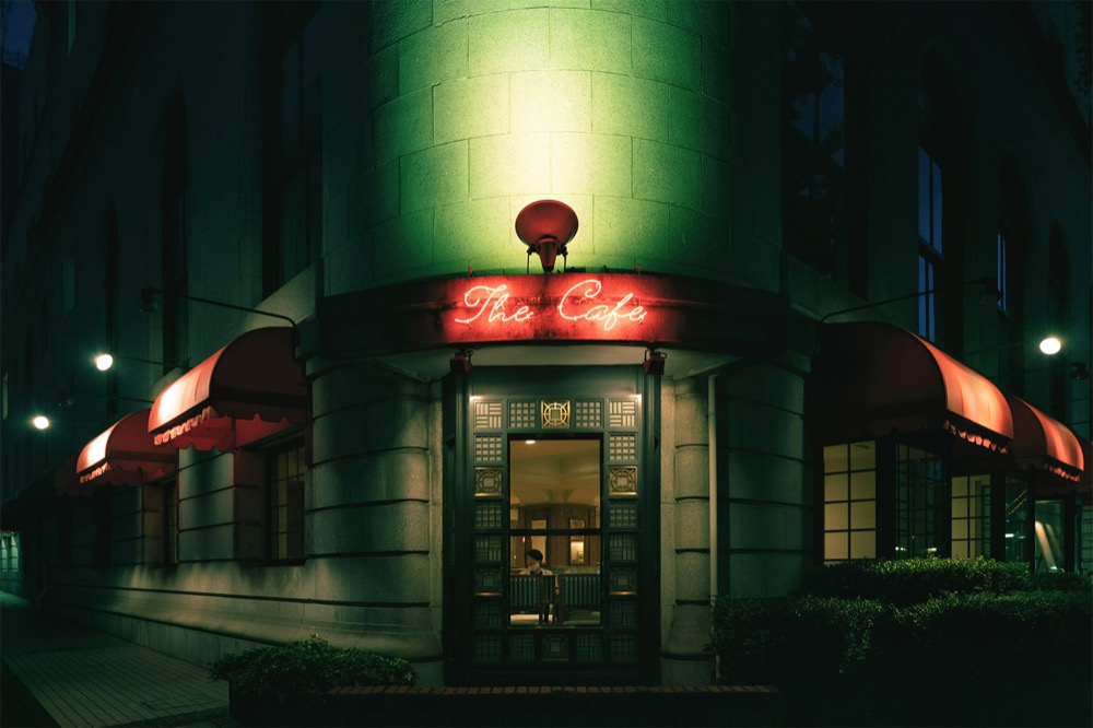 A Late-Night Culture Humans Never Knew... “Midnight Café Tours” Sweep Vampire Society